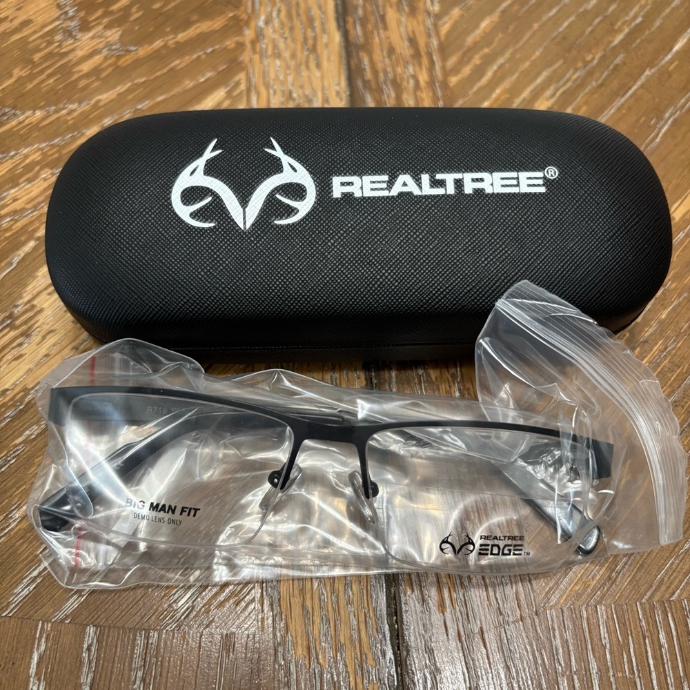 Realtree Black Glasses with Logo Case